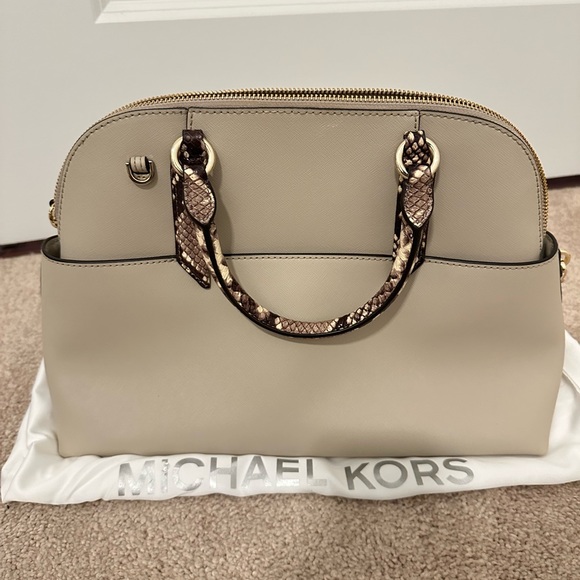 Michael Kors LG Dome Sarchel LIKE NEW - Picture 2 of 3